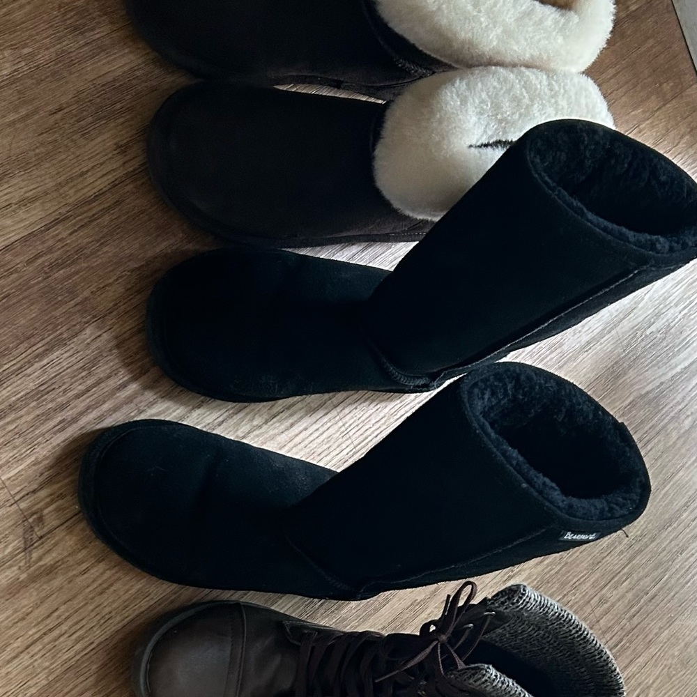 Bear paw boots and off brand.
